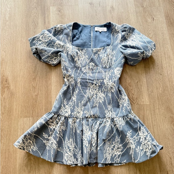 Elliatt Dresses & Skirts - elliatt safia blue & white lace puff sleeve flare ruffle mini dress size small